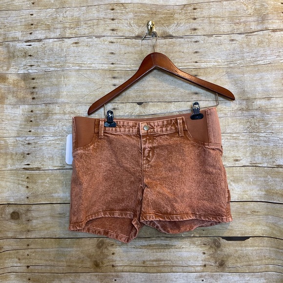 Isabel Maternity by Ingrid & Isabel Pants - New Isabel highest rise midi maternity shorts 🛍